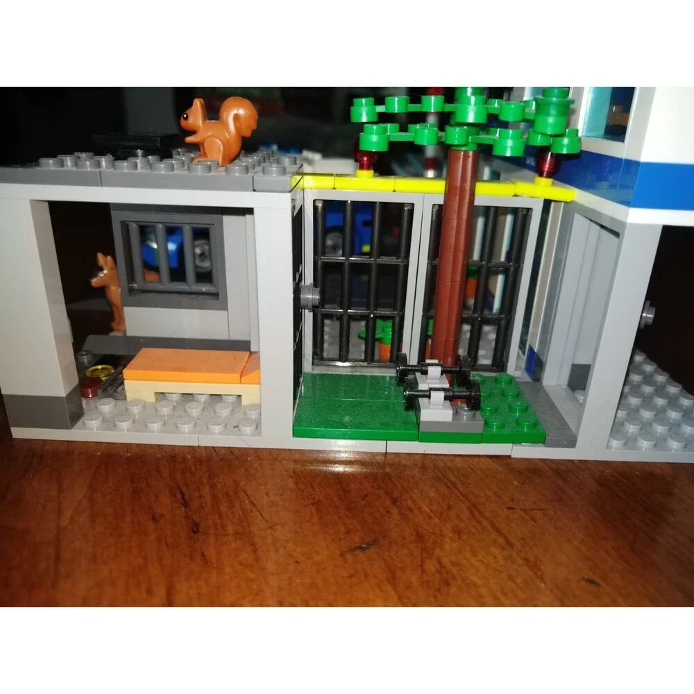 Lego City Police Station 60316 Mostly Complete - Garbage Truck Helicopter Police
